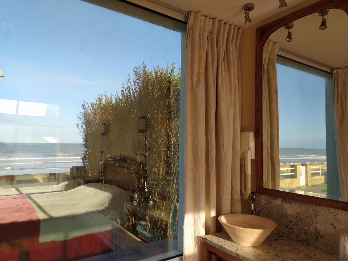 Gites "Plage" Ou "Pieds Dans L'Eau" En Front De Mer A Asnelles , 3Km D'Arromanches, 10Km De Bayeux المظهر الخارجي الصورة