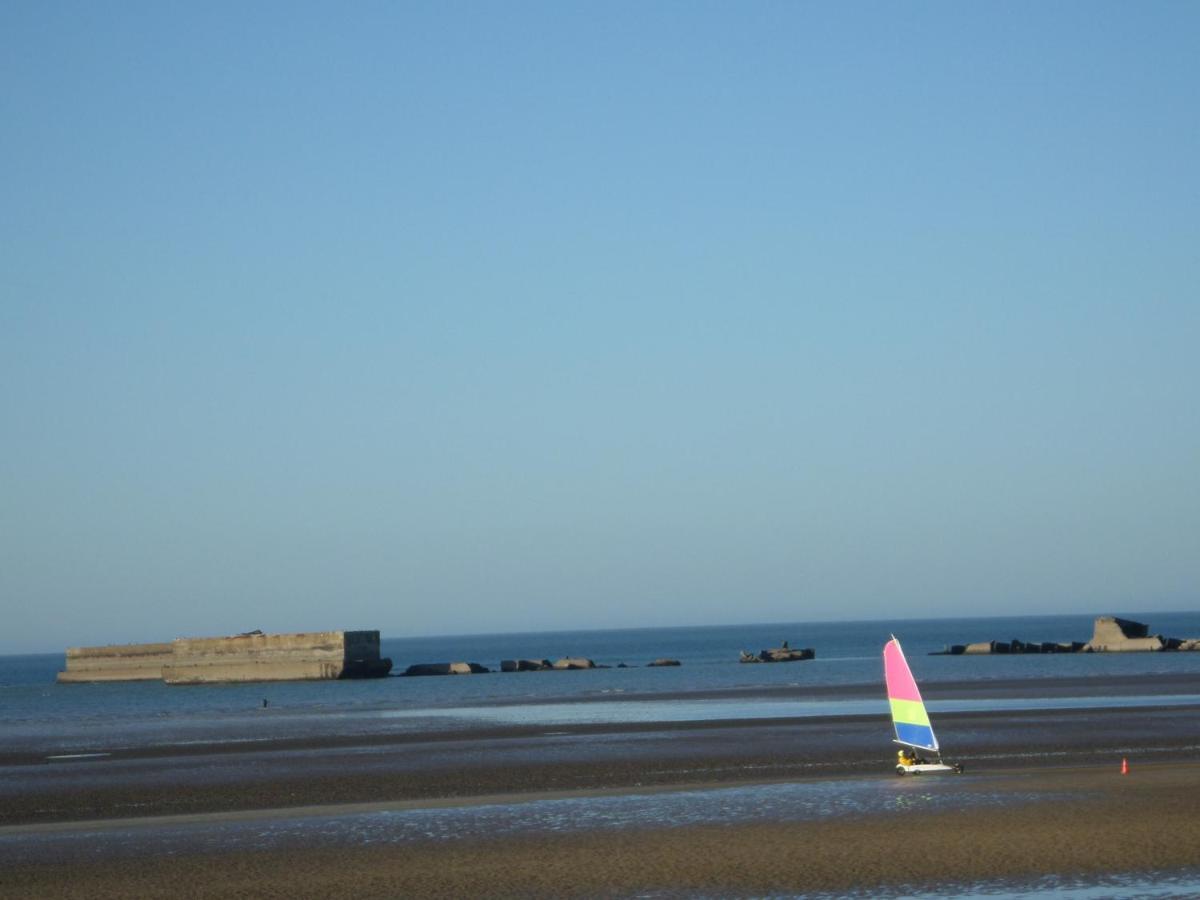 Gites "Plage" Ou "Pieds Dans L'Eau" En Front De Mer A Asnelles , 3Km D'Arromanches, 10Km De Bayeux المظهر الخارجي الصورة